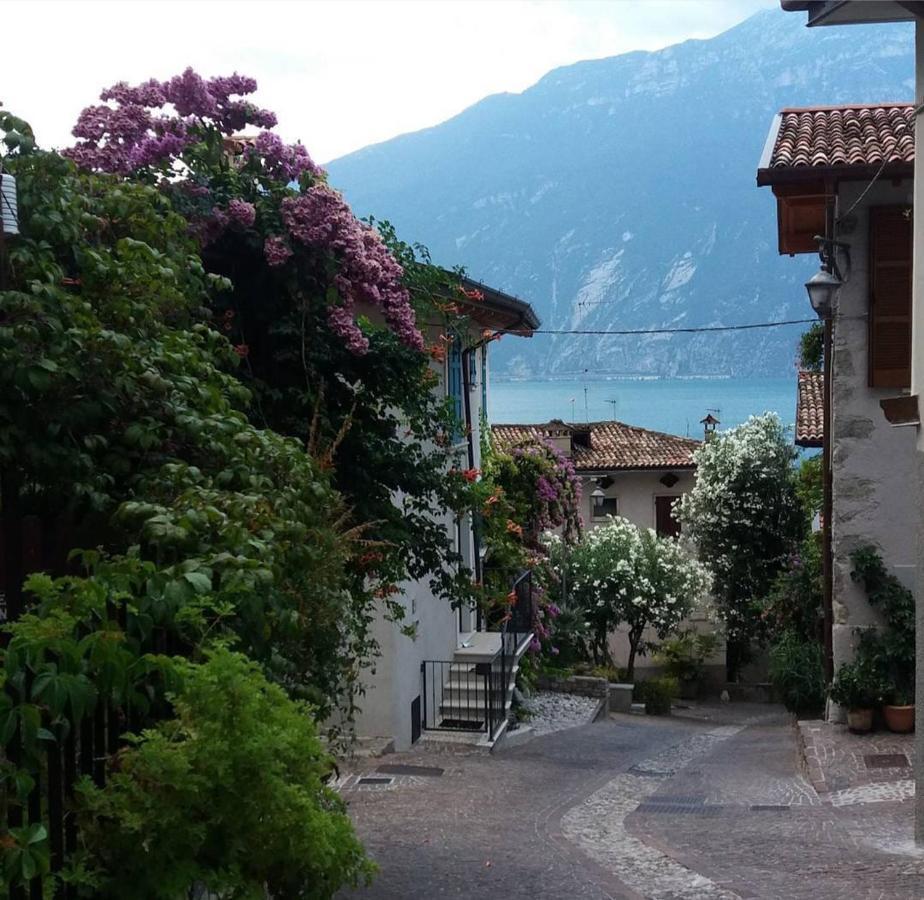 Alice Nel Paese Delle Meraviglie Gavardo Kültér fotó